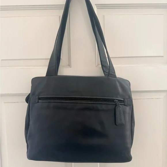 CHANEL Vintage CC Shoulder Bag Large Black Leather with ID Card & COA VGC - Picture 2 of 16